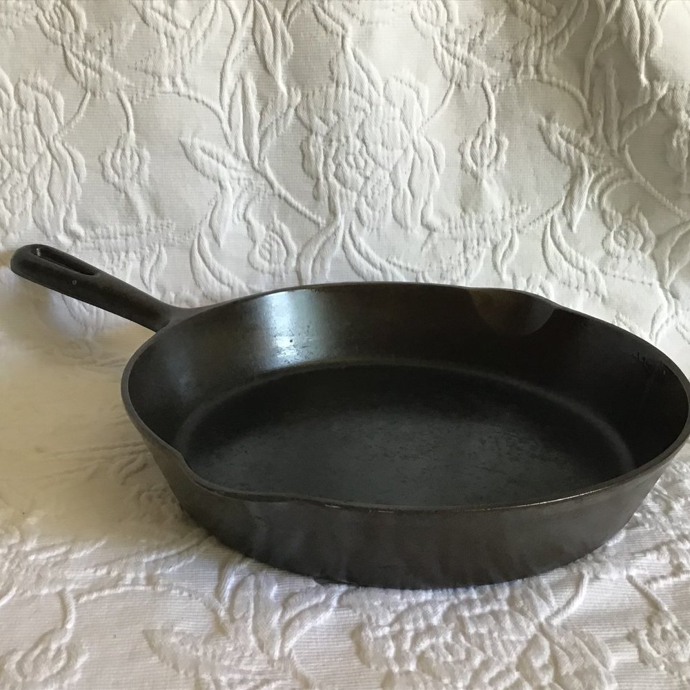 Vintage  Smart's Brockville no 8 Cast Iron Frying Pan Skillet